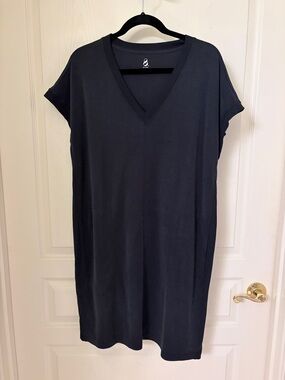 Lou & Grey Black V-Neck Midi Dress